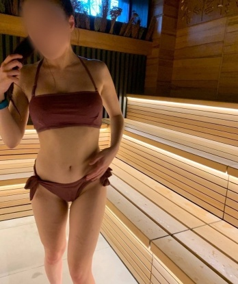 Я живу в Москве, готова окунуть тебя в мир незабываемого блаженства.
💋 Мои услуги охватывают широкий спектр возможностей - от расслабляющего массажа до бесконечных эротических игр. Обещаю, ты не пожалеешь о проведенном со мной времени.
📸 В моем альбоме фото ты найдешь множество соблазнительных снимков, которые подчеркнут мою красоту и женственность. Уверен, ты будешь в восторге!
💫 Обращаются ко мне мужчины самых разных возрастов и вкусов, и каждый из них находит со мной свое наслаждение. Мои постоянные клиенты отмечают мою открытую и дружелюбную натуру.
💖 Не теряй времени и звони мне прямо сейчас, чтобы разбудить все свои скрытые желания. Я обещаю, ты не пожалеешь о нашей встрече в Москве. 🌇 Милана