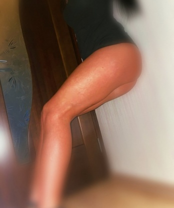 🌹 Со мной ты окунешься в мир наслаждения и настоящего блаженства. 😏 Я знаю, как доставить удовольствие и сделаю все возможное, чтобы каждая минута нашей встречи оставила неизгладимый след в твоей памяти. 💋 В моих объятиях ты забудешь обо всех проблемах и погрузишься в пучину удовольствия. попробуешь их однажды, ты захочешь обратиться ко мне снова. Мои фотографии говорят сами за себя - я сексуальная и соблазнительная. 😉 Живу в Москве и всегда готова встретиться с тобой в любом удобном месте. 💫 Мои услуги не оставят тебя равнодушным, ведь у меня есть всё для того, чтобы ты чувствовался по-настоящему желанным и удовлетворенным. 💦 Не сомневайся в своем выборе и доверься мне наслаждению, которое я умею дарить. Приведу тебя в экстаз и ты останешься доволен каждой нашей встречей! 🌟 Ариана